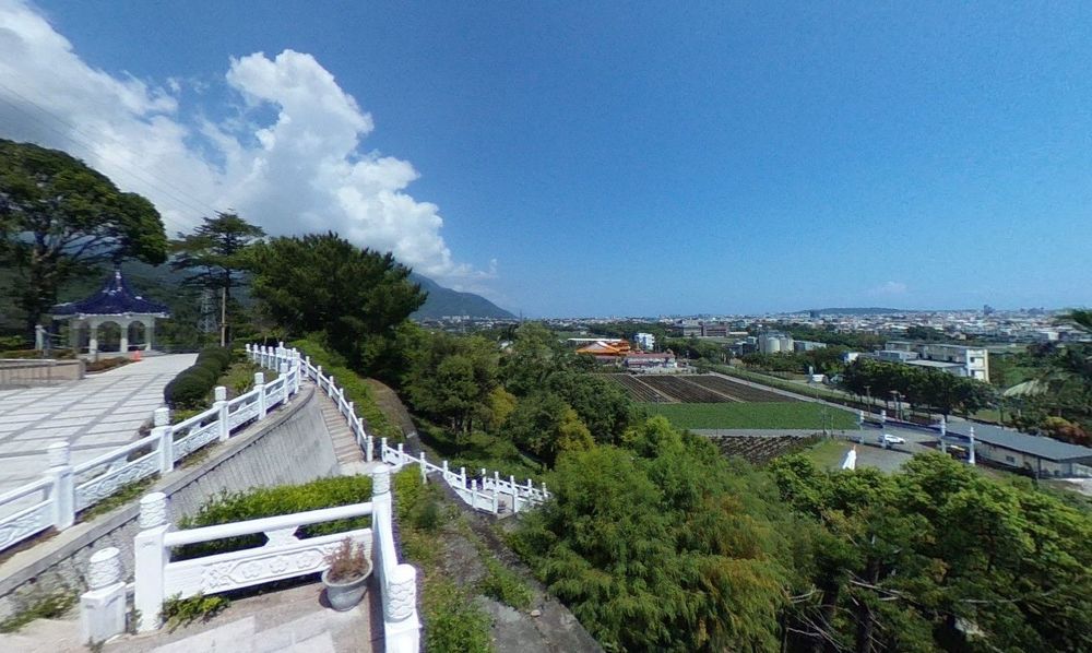 忠靈祠前廣場1，照片提供者：東華大學臺灣文化學系郭俊麟教授