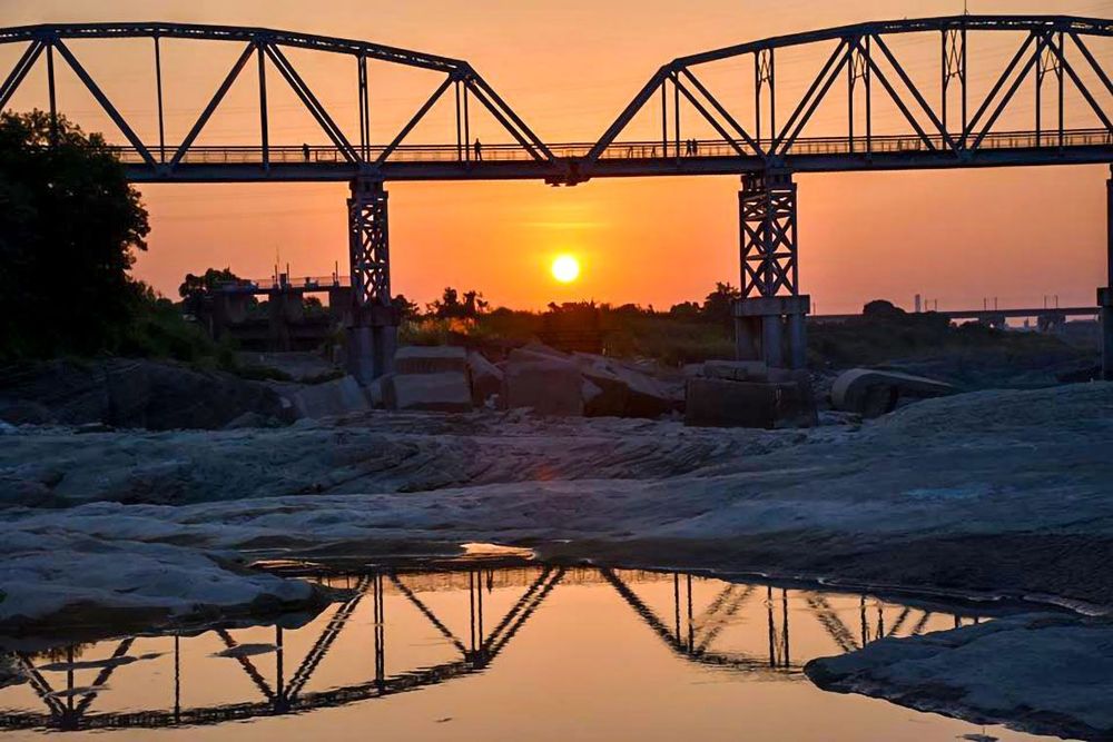 花樑鋼橋-夜景 照片提供者：臺中市后豐社區大學廖啟宗、吳怡靜、詹智傑共同提供 / 拍攝日期：2023/11/18