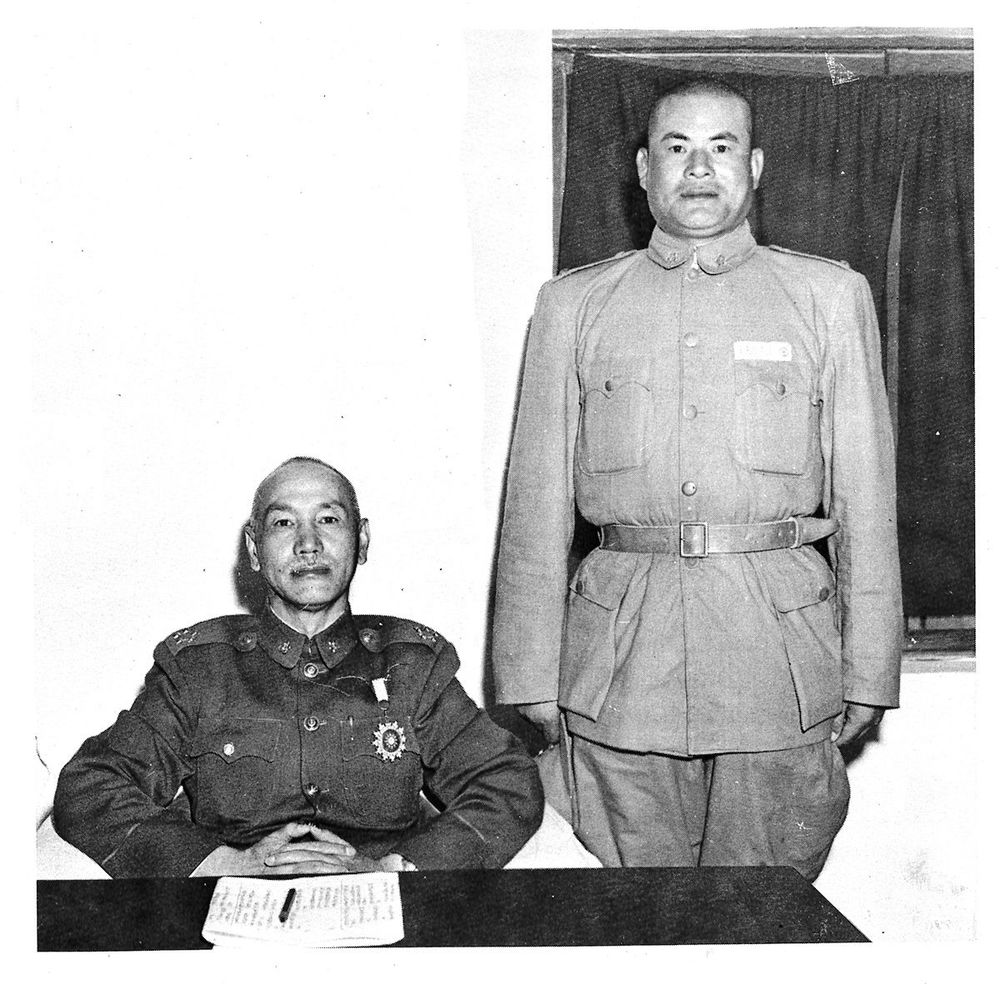 1945年抗日英雄高芳先赴南京，接受蔣委員長召見表揚。(翻攝：高芳先先生紀念集)