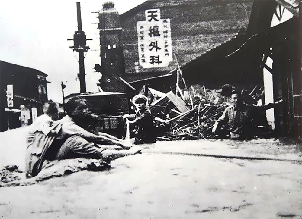 八七水災造成彰化縣約有15萬人無家可歸，災 民約佔全縣人口的六分之一。(照片提供：林文龍)