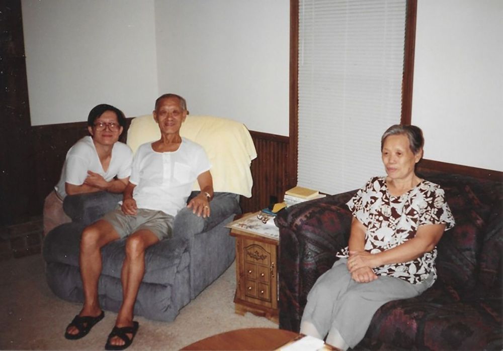 父親陳象柯。母親紀翔1995年曾到美國探望博士兒子，離別時相擁而泣。(照片提供：陳文政)