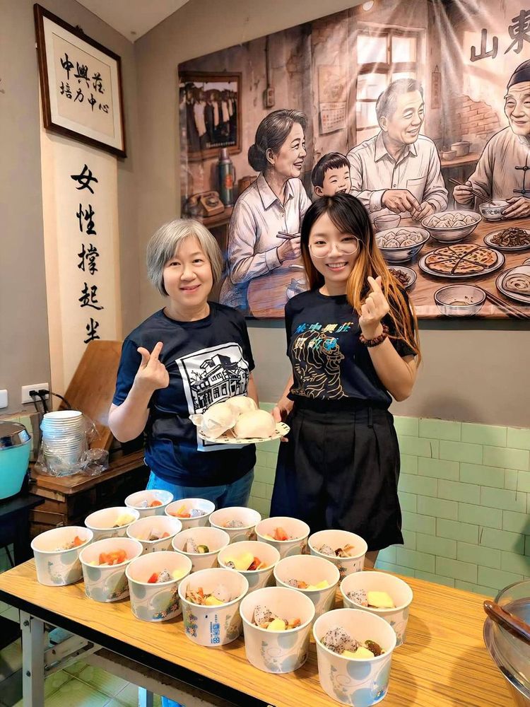 中興莊志工培力中心以「女性撐起半邊天」為主題。(照片提供：楊秋蘋)