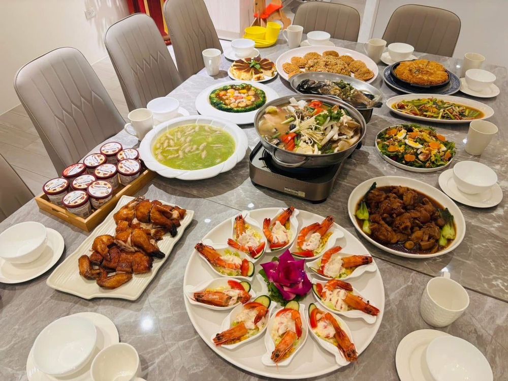 晚餐的辦桌料理（照片提供者：黃雯鈴）