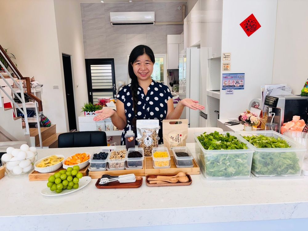 白色小屋民宿及水耕生菜沙拉館女主人黃雯鈴小姐。（照片提供者：黃雯鈴）