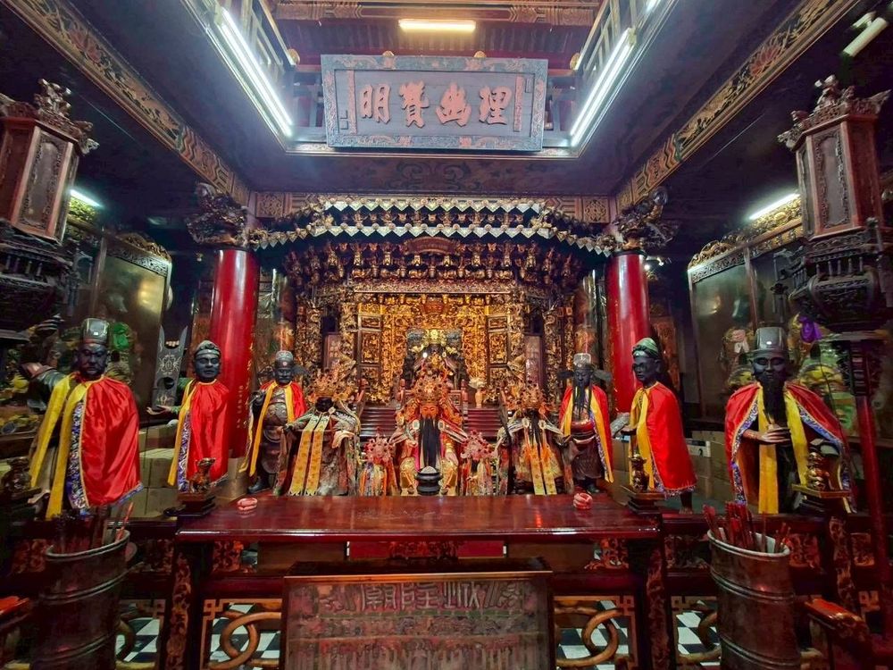 城隍廟文武判官群。（照片提供者：英語系碩士班洪善慈 美術系林佳恩）