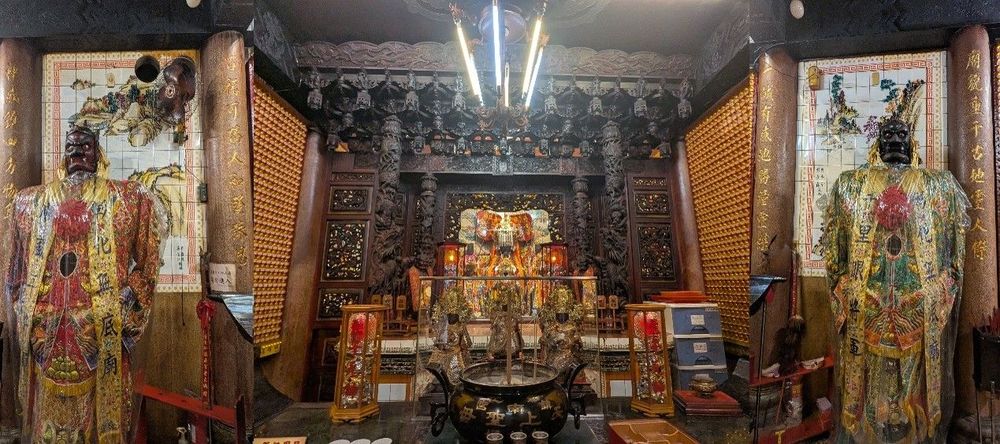 數尊媽祖像、地藏王菩薩像與左右兩側的千里眼、順風耳像。（照片提供者：歷史所吳紹嘉、蔡尚廷）