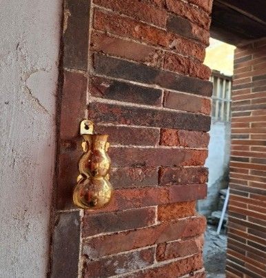 龍邊門上金色葫蘆。（照片提供者：地理系方筠安）