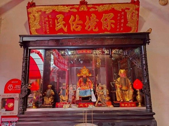 「威鎮海邦」古匾。（照片提供者：歷史所李華彥）