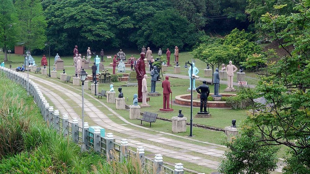 全台各地集合而來的雕像照片拍攝者：洪光君 / 拍攝日期：2021/4/6