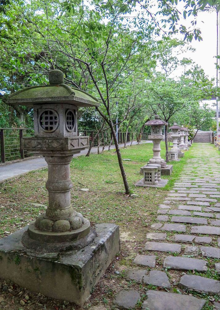 大溪神社石燈。照片拍攝者：林炯任 / 拍攝日期：2021/4/24