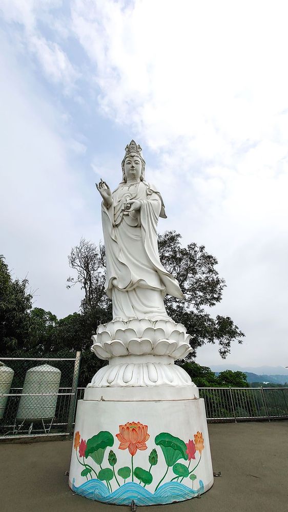 守護大漢溪的蓮座山觀音像。照片拍攝者：洪光君 / 拍攝日期：2021/4/15