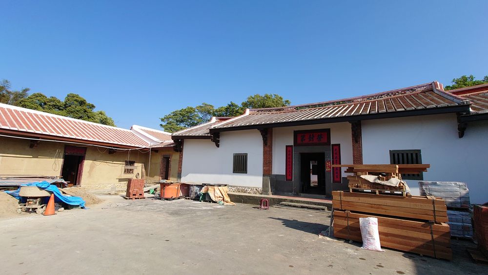 整修中的三合院。照片拍攝者：洪光君 / 拍攝日期：2021/4/6
