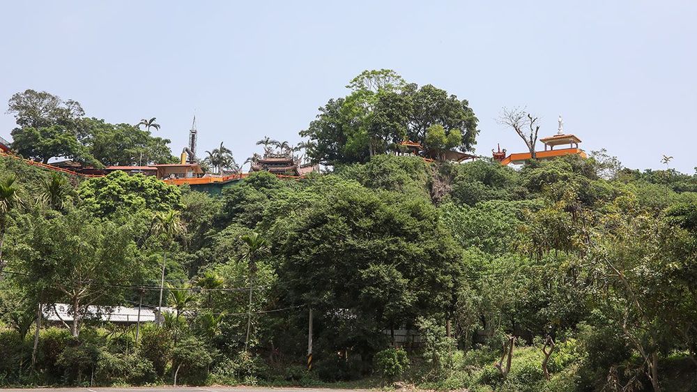 座落在大岩盤上的觀音寺照片拍攝者：洪光君 / 拍攝日期：2021/4/15