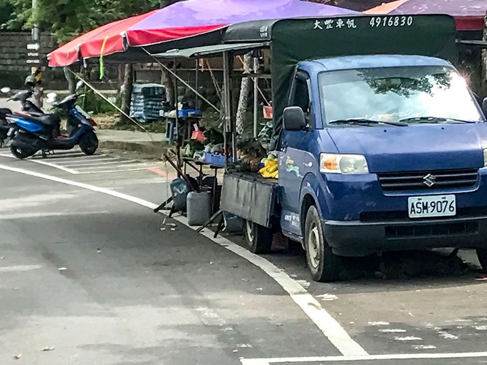 石門山市集攤車店家─農特產--水果。照片拍攝者：方文樹／拍攝日期：2022/04/13