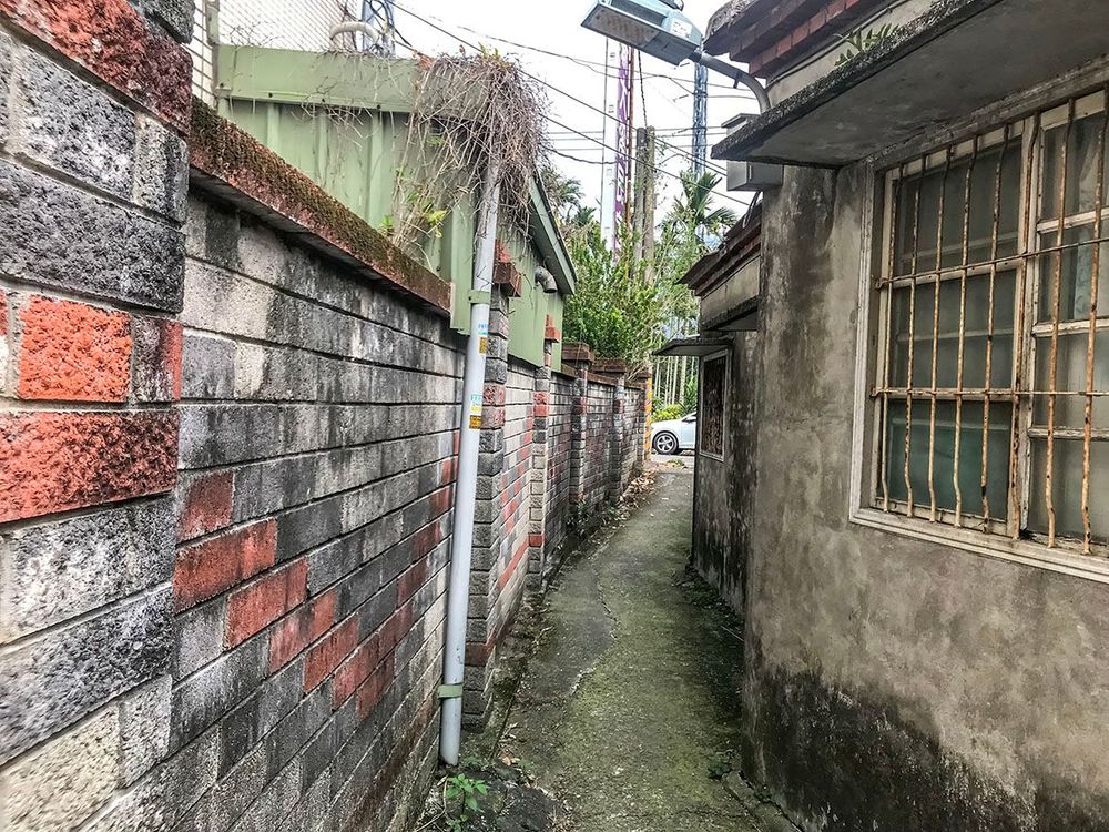 緊挨著的房屋。照片拍攝者：方文樹／拍攝日期：2022/3/16