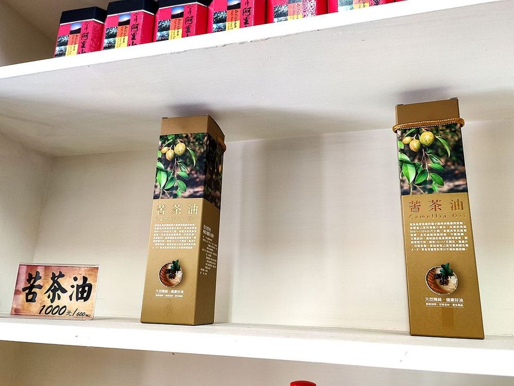 茶行著名的產品就是茶油與苦茶油，許多遊客都會慕名前來購買。照片拍攝者：三峽學教師社群 / 拍攝日期：2022/07/24