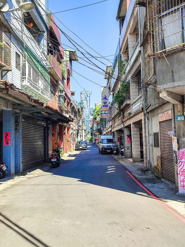 狹小的巷弄曾是比三峽民權老街更繁華的街市。照片拍攝者：三峽學教師社群 / 拍攝日期：2022/07/24