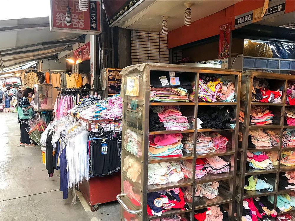 市場內賣衣服商家。照片拍攝者：方文樹 / 拍攝日期：2022/09/16