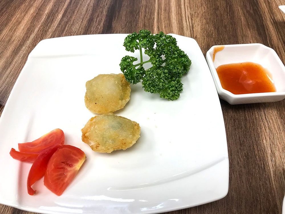 米其林必比登推薦菜色：金錢蝦餅。照片拍攝者：方文樹 / 拍攝日期：2022/09/16