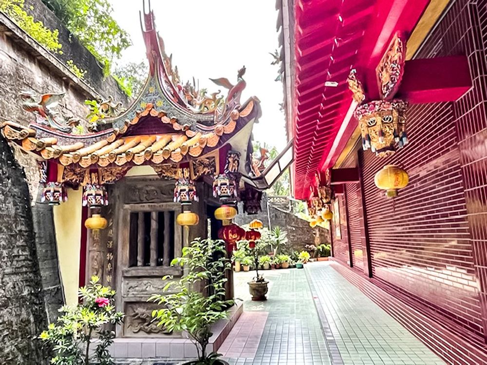 主廟後方龍神祠-1。照片拍攝者：陳粉 / 拍攝日期：2022/09/09