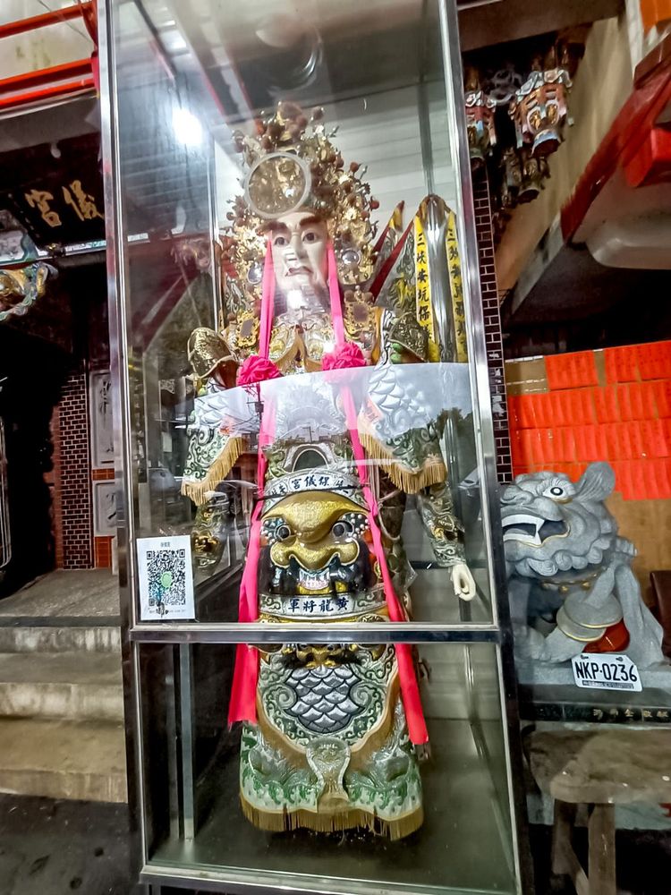 在廟外龍邊，供奉黃龍將軍神將。照片拍攝者：黃秋菊 / 拍攝日期：2022/09/15