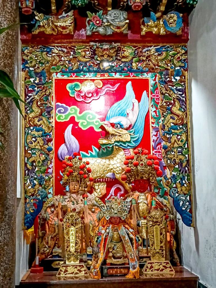 龍邊神龕，供奉廣澤尊王及妙應仙妃。照片拍攝者：黃秋菊 / 拍攝日期：2022/09/15