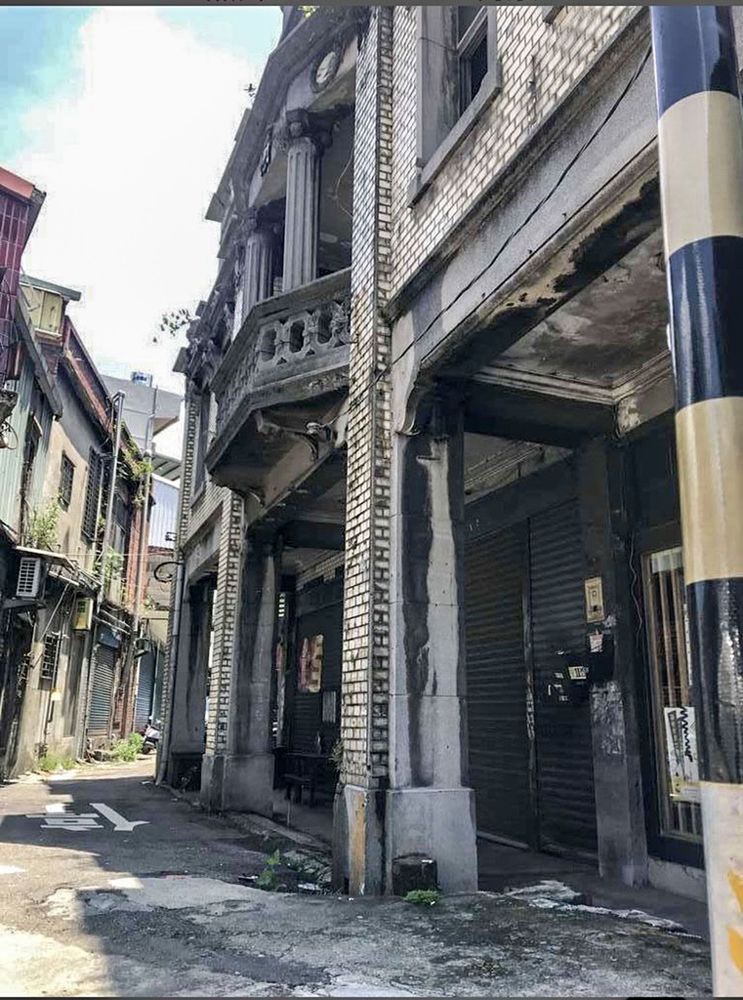 龜山后街道路狹小，有待整理。照片提供者：蔣孝勇、王淑瑩 / 拍攝日期：2023/08/26