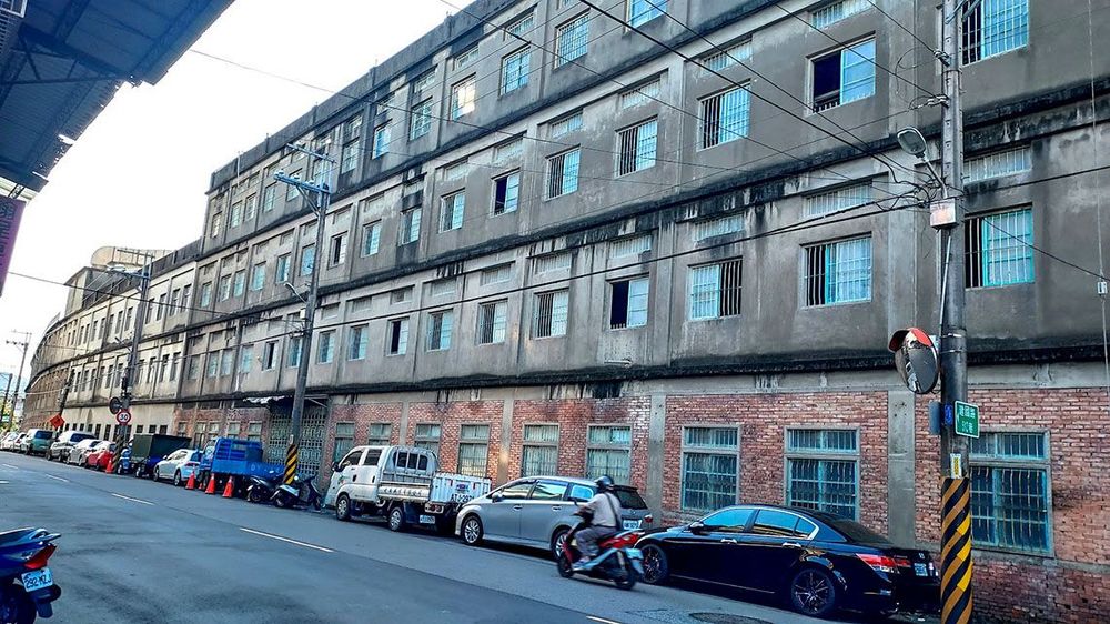 建國路上規模龐大的窯業工廠。照片提供者：江明泱 / 拍攝日期：2023/09/13