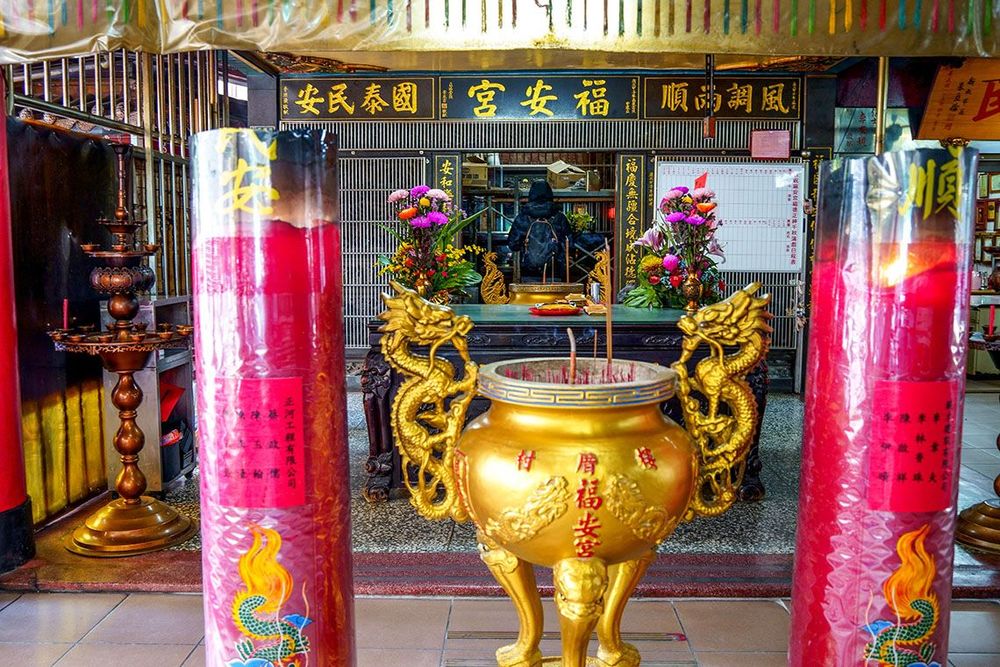 福安宮主祀土地公，無其他陪祀神