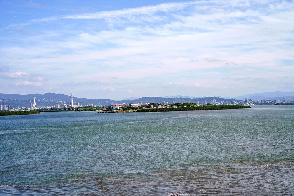獅子頭是基隆河(左)與淡水河(右)匯流處(中為社子島)