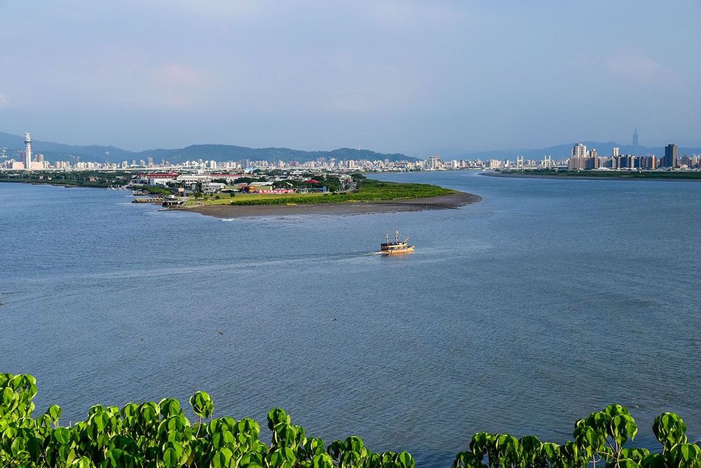 從獅子頭看社子島(左基隆河 右淡水河)
