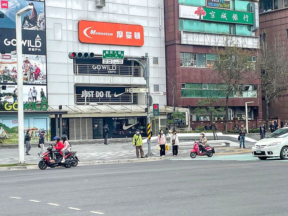 縣民大道街景