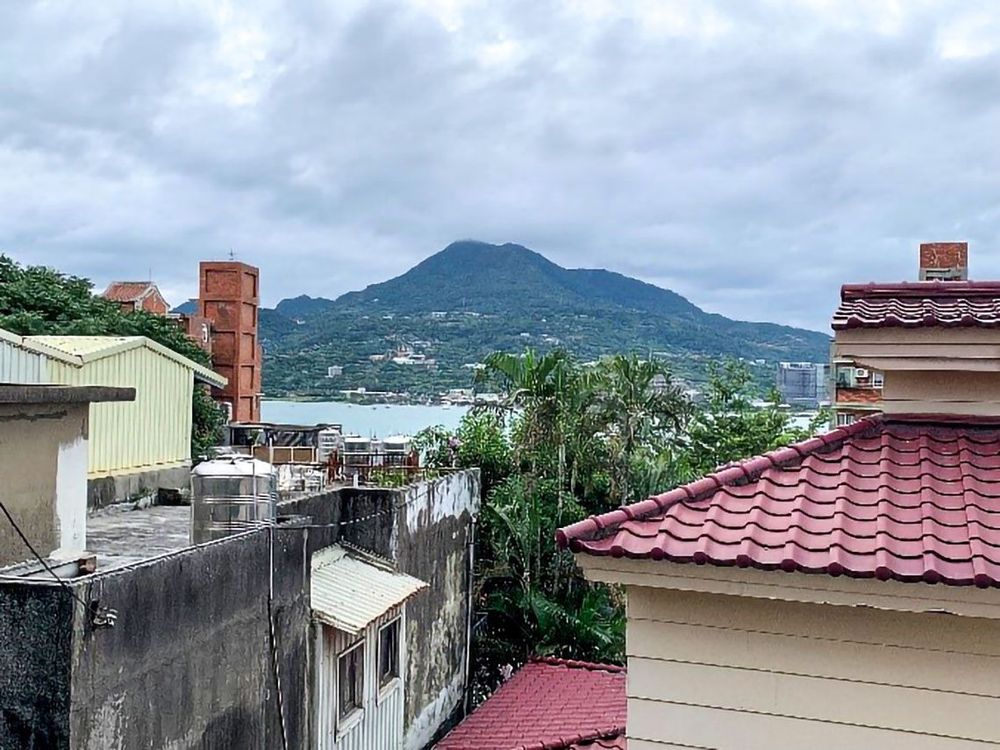 重建街遠眺觀音山