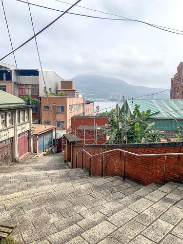 10重建街