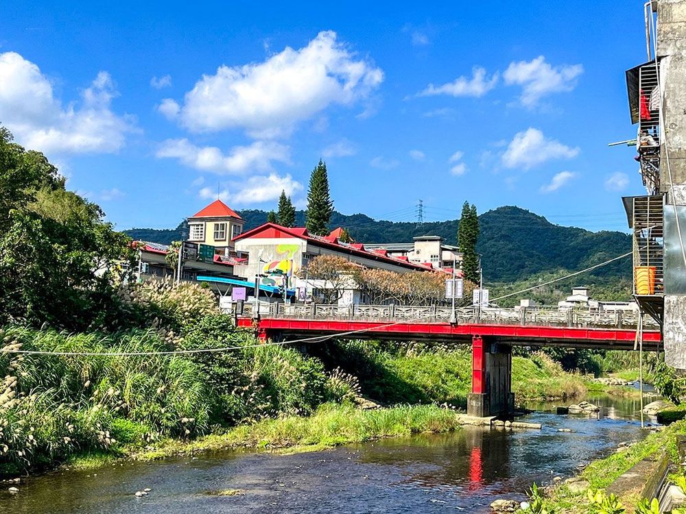 渡船頭遙望雙溪高中