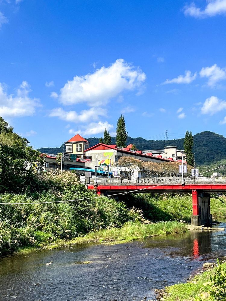 渡船頭遙望雙溪高中