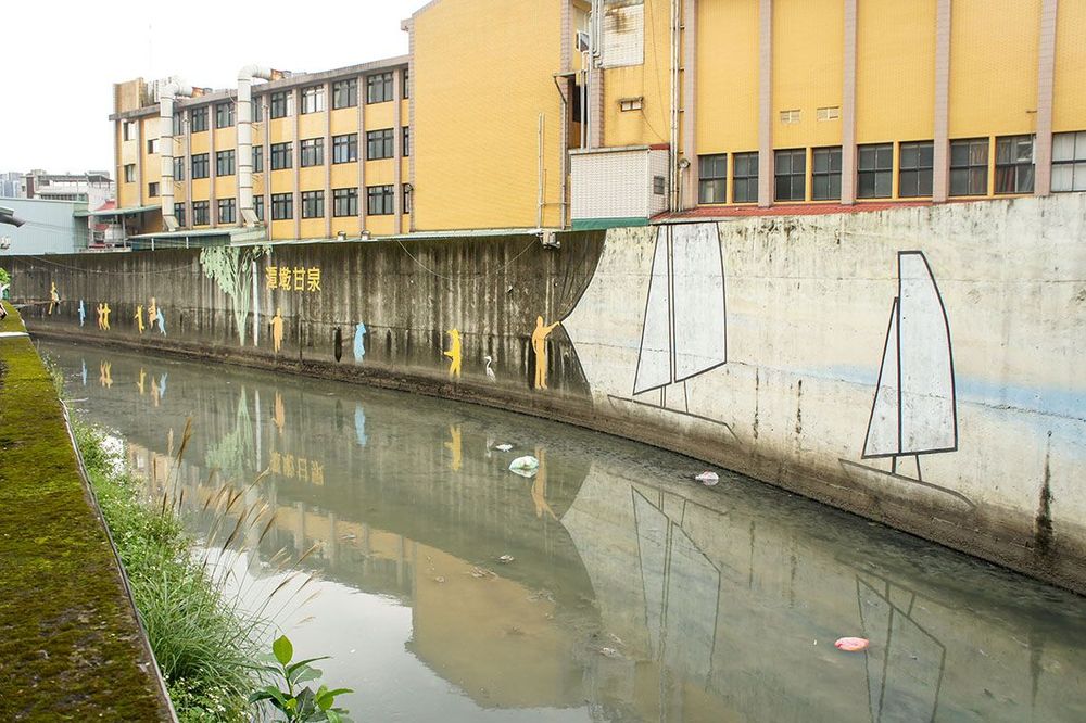 以水泥鋪面來建築堤坊減少了生態棲地