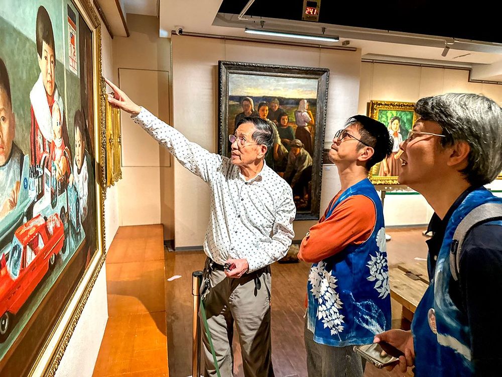 李梅樹紀念館執行長李景文進行作品解說 照片提供者：謝基煌、江逸傑、林岑怡、邱文仕 / 拍攝日期：2025/05/01