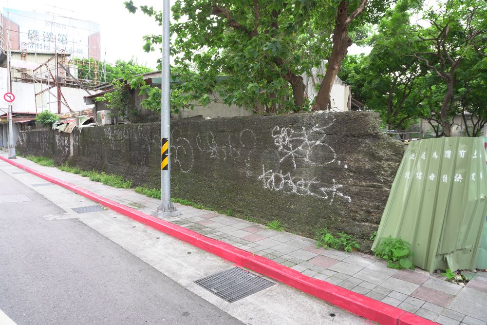 臺北市環河南路二段與桂林路口一帶的日治時期堤防遺跡。(照片提供者：毛毓翔 / 拍攝日期：2025/05/27)
