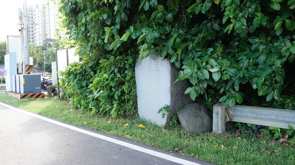 炸開獅子頭隘口歷史沿革巨石紀念碑。(照片提供者：毛毓翔 / 拍攝日期：2024/10/21)