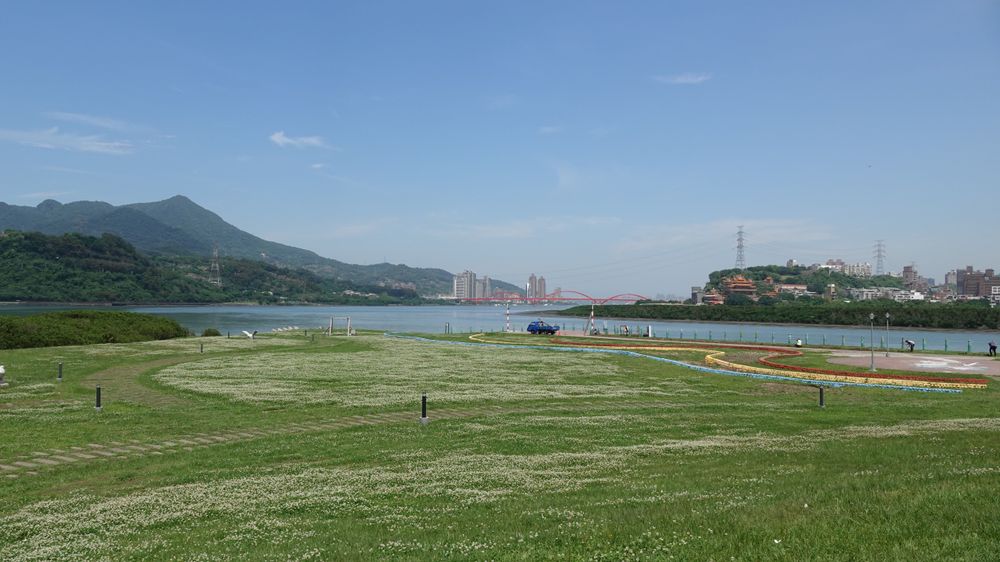 淡水河畔的對望：社子島與觀音山。(照片提供者：毛毓翔 / 拍攝日期：2024/10/21)