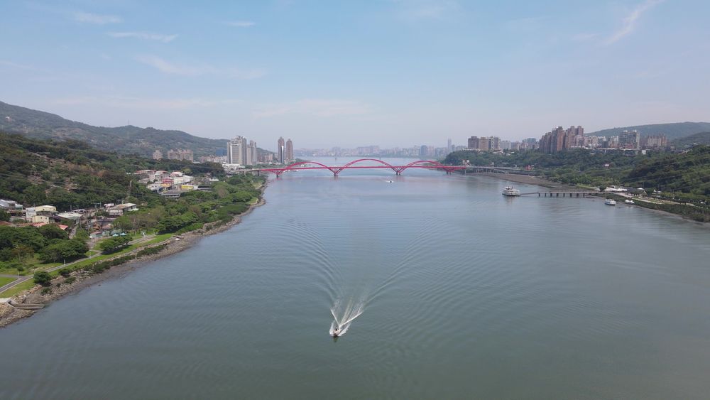 淡水河門戶：社子島視角的關渡大橋。(照片提供者：毛毓翔 / 拍攝日期：2024/10/21)