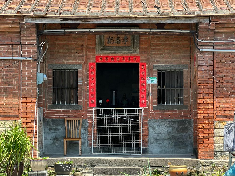 建築形制採五開間「凹壽」配置／資料來源：毛毓翔拍攝（2025年4月23日）。