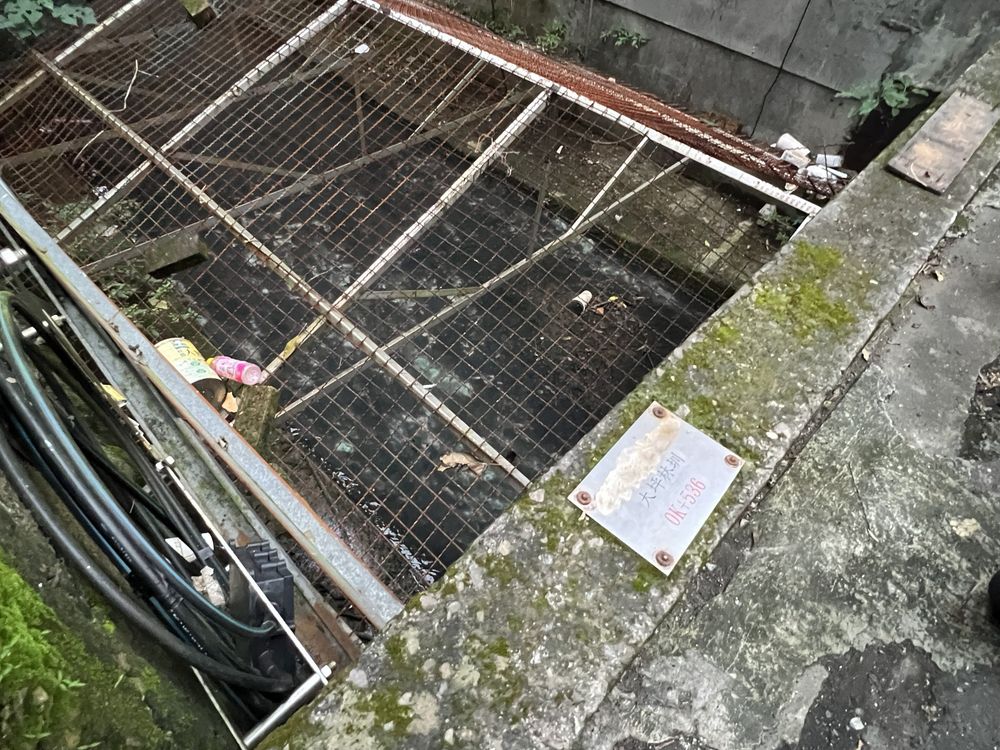 鐵網上標有「大坪林圳」牌／照片提供者：毛毓翔 / 拍攝日期：2025/05/27
