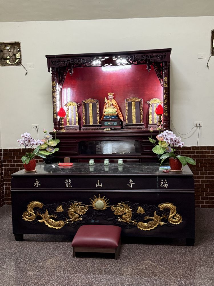 地藏王殿內開山祖黃龍安、黃龍松昆仲祿位（照片拍攝者：陳粉／拍照日期：2025/4/19）