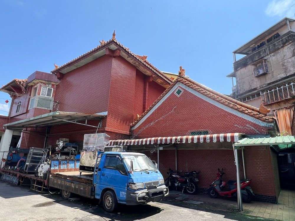 後棟是協靈祠(一脊二坡式)（照片拍攝者：蕭秀梅／拍照日期：2025/5/30）