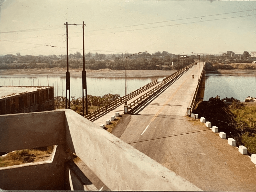 02 第一代舊港大橋、第二代舊港大橋/(拍攝者: 劉欽煌, 約1970年代)\n 02 First-generation Jiu-Gang Bridge, Second-generation Jiu-Gang Bridge / (Photographer: Liu Qinhuang, circa 1970s)