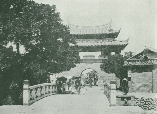 16 竹塹城迎曦門（東門）
16 Hsinchu East Gate (Yingxi Gate)