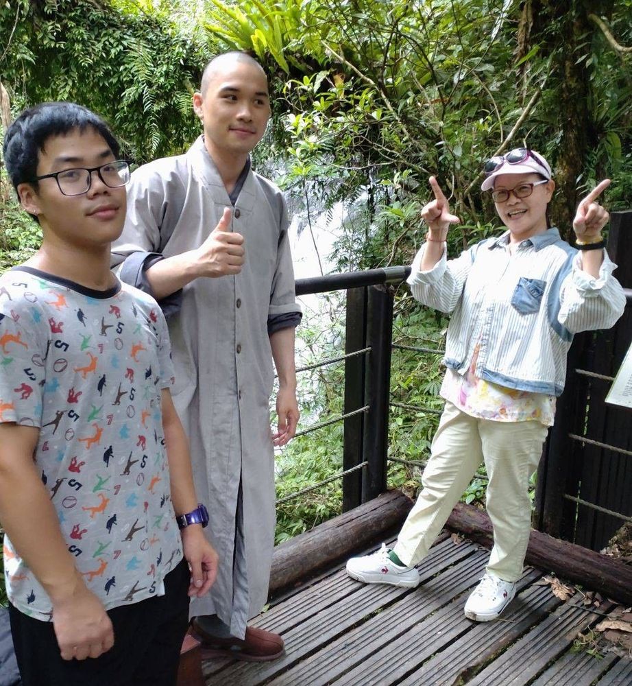 林美石磐步道學生拍攝剪影（照片提供者：劉慶適、釋慧緣、蔡嘉朗 / 拍攝日期：2025.10.31）