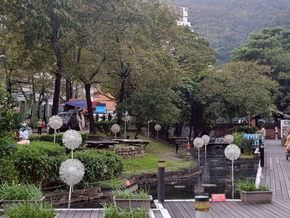 湯圍溝溫泉公園週邊商圈(照片提供者：張邵宸、高承佑、楊翰廷、葉侑茹 / 拍攝日期：2025.10.31)